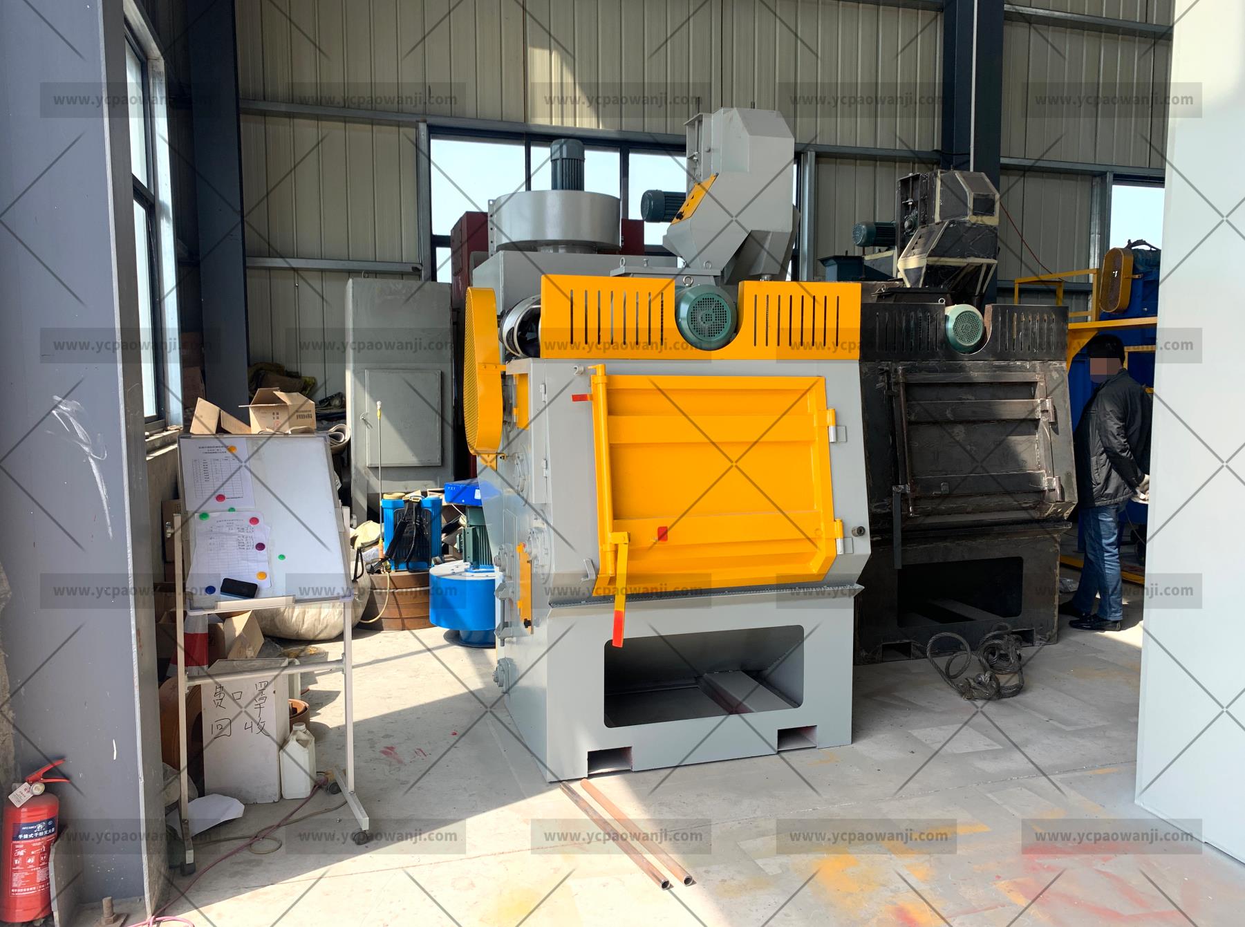 江蘇拋丸機(jī)除銹設(shè)備 Q326履帶式拋丸機(jī)的功能和優(yōu)點(diǎn)