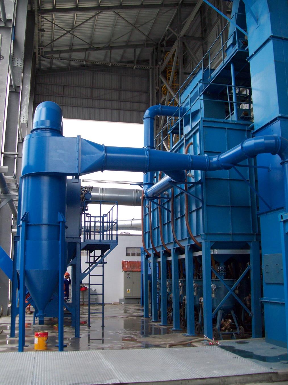 江蘇拋丸機除銹設備 噴砂房的使用優(yōu)點介紹